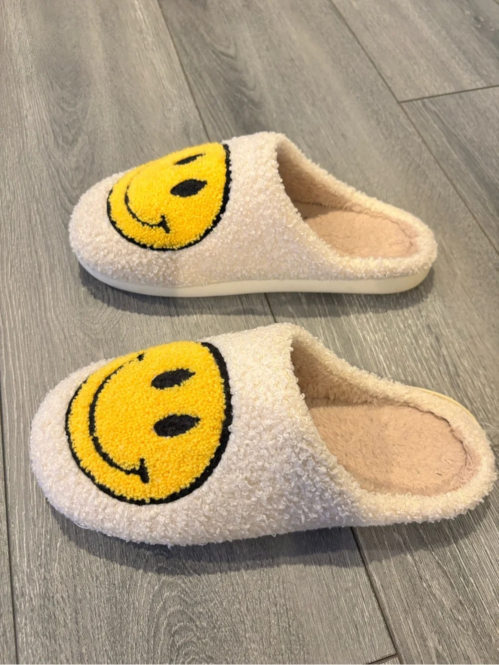 Kids Cozy Cream Smiley Slippers - Yellow Smiley Design